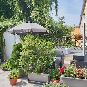 To At Close To Castle With Terrace And Garden Prag