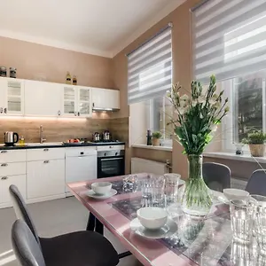 Appartamento With Sunny Garden By Michal&friends, Praga