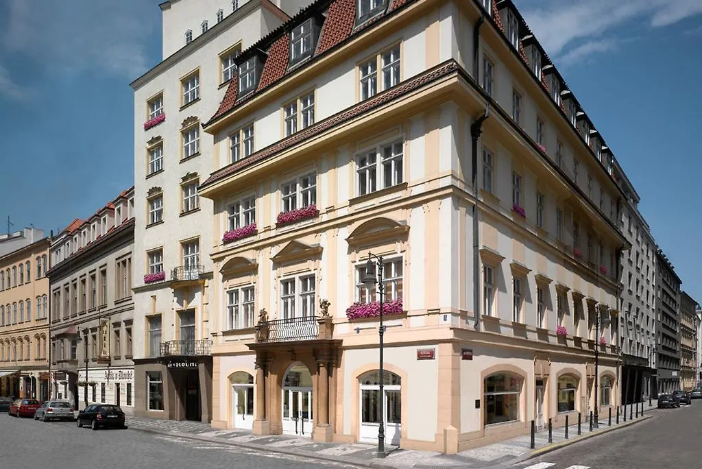 White & Gray Apartments Praga